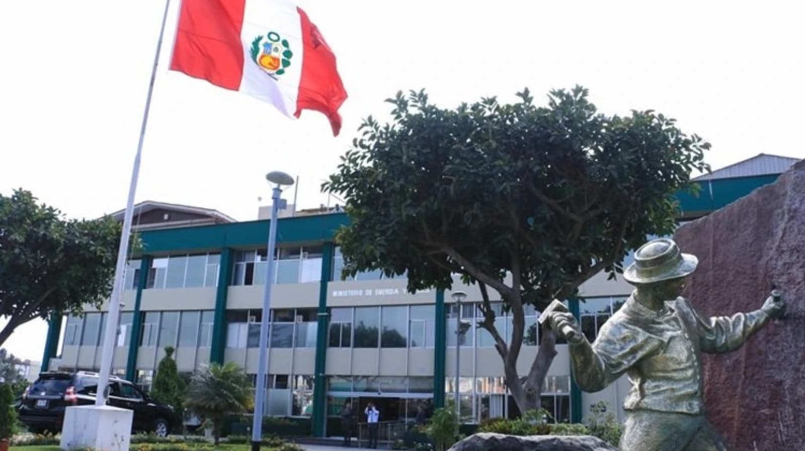 Perú publica uno de los reglamentos de la Ley 32249 tras más de un año de espera: qué cambia en el mercado eléctrico