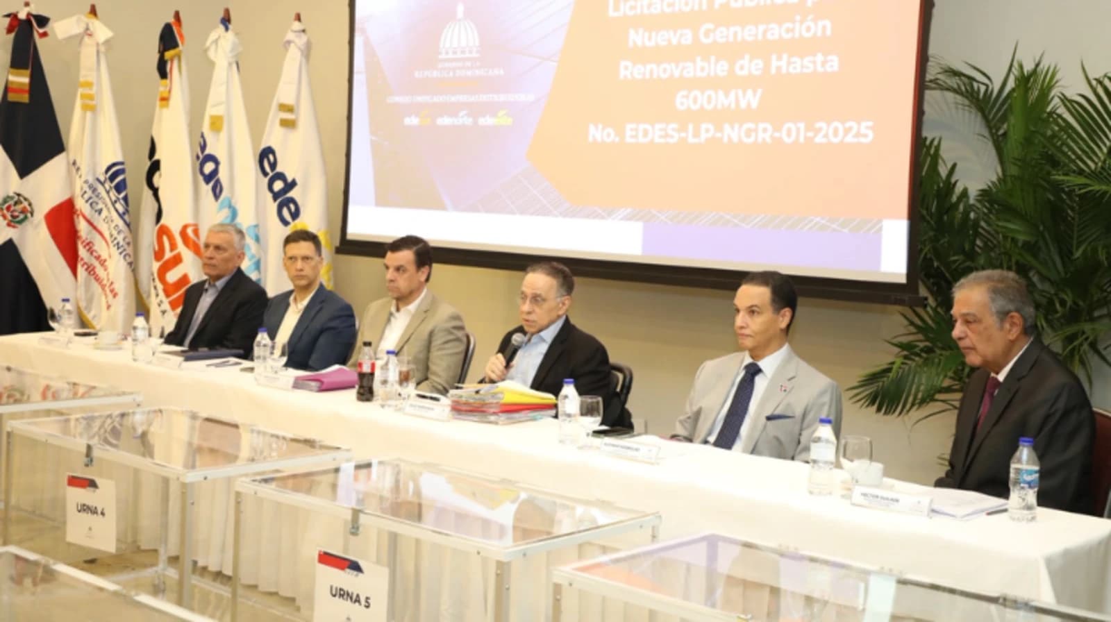 recorte en licitación dominicana
